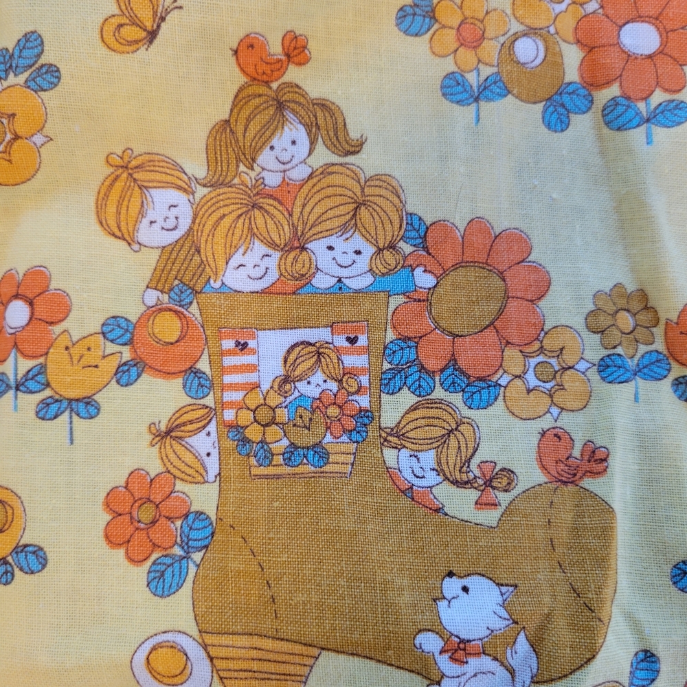 Vintage Nursery Rhyme Theme Diaper Holder ~ Hanging Storage  ~ Cute Retro